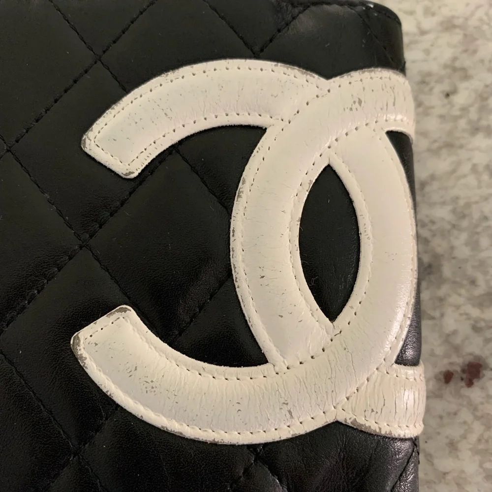 Authentic CHANEL CC Cambon leather‎ quilted compact wallet